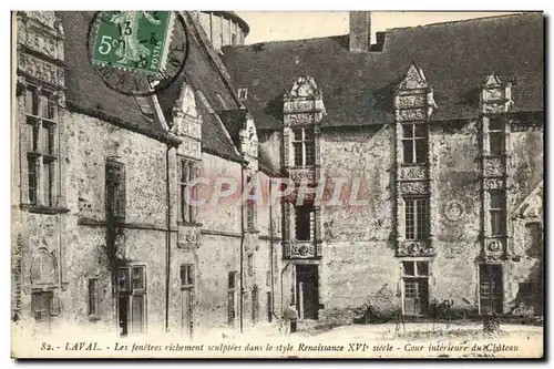 Ansichtskarte AK Laval Les Fenetres Cour interieure du chateau