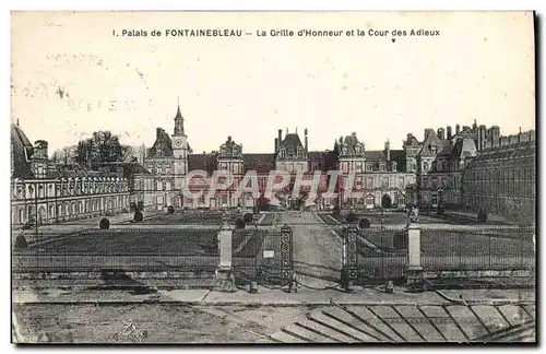 Ansichtskarte AK Palais de Fontainebleau La Grille d&#39Honneur et la Cour des Adieux