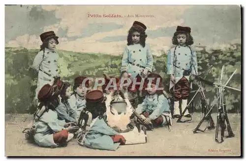 Ansichtskarte AK Enfants Petits soldats militaria Aux manoeuvres