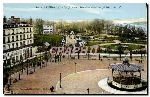 Cartes postales Bayonne La place d'armes et les jardins