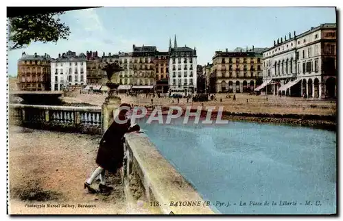 Ansichtskarte AK Bayonne La Place de la Liberte