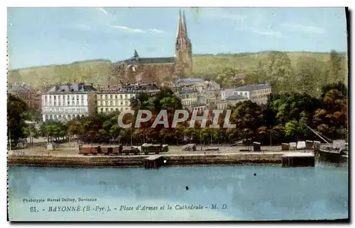 Cartes postales Bayonne Place d'armes et la cathedrale