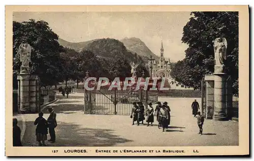 Ansichtskarte AK Lourdes Entree De L&#39Esplanade Et La Basilique