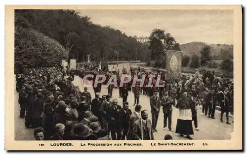 Ansichtskarte AK Lourdes La Procession Aux Piscines Le Saint Sacrement