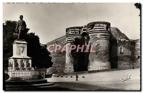 Cartes postales moderne Angers Le Chateau Et La Statue Du Roi Rene