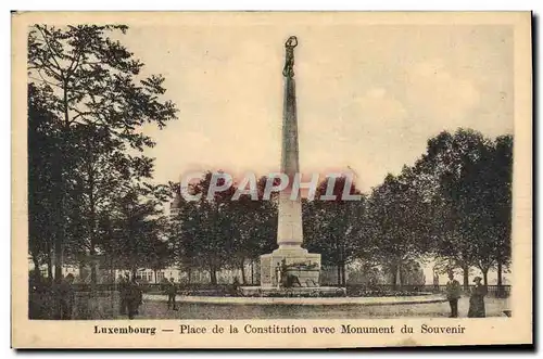 Cartes postales Luxembourg Place De La Constitution Avec Monument Du Souvenir