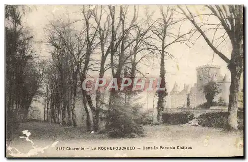 Ansichtskarte AK La Rochefoucauld Dans le Parc du Chateau