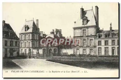 Ansichtskarte AK Palais De Fontainebleau Le Baptistere Et La Cour Henri IV