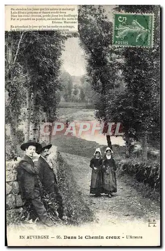 Ansichtskarte AK En Auvergne Dans Le Chemin Creux L&#39attente Folklore