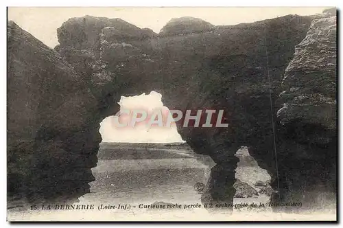 Cartes postales La Bernerie Curieuse roche percee a 2 arches