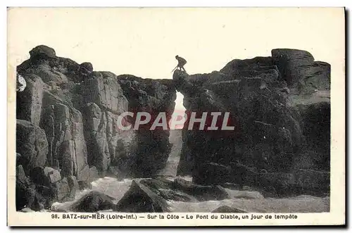 Ansichtskarte AK Batz Sur Mer Sur la cote Le Pont du Diable un jour de tempete