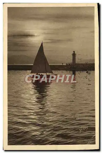 Cartes postales Cannes Coucher de soleil Phare Bateau