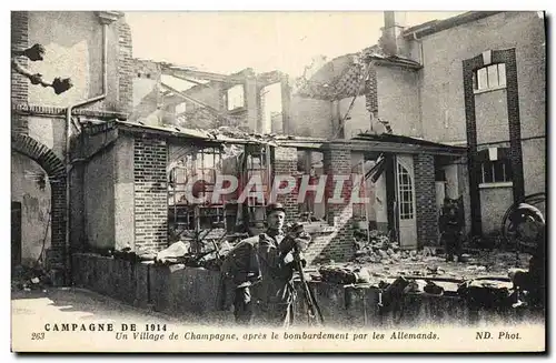 Ansichtskarte AK Campagne Un Village De Champagne apres le bombardement par les Allemands Militaria