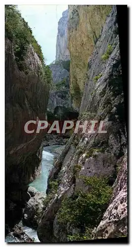 Cartes postales moderne Les Gorges Pittoresques Du Verdon Dans le fond des Gorges le Verdon au defile du couloir de Sams