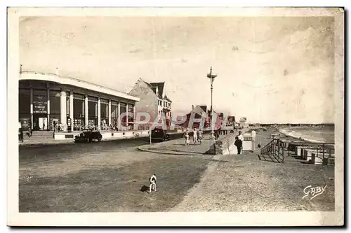 Cartes postales moderne La Baule Les Fins La Plage Devant le hall des informations