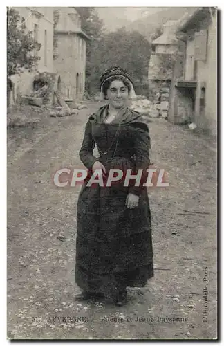 Cartes postales Auvergne Et Jeune Paysanne Folklore