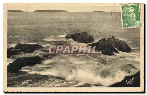 Cartes postales Perros Guirec Effet De Mer Dans Les Rochers Au fond Les sept Iles