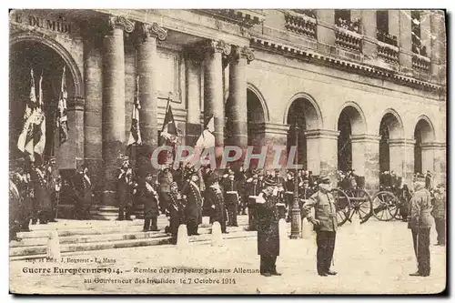 Ansichtskarte AK Guerre europeenne Remise Des Drapeaux Pris Aux Allemands au gouverneur des Invalides Militaria