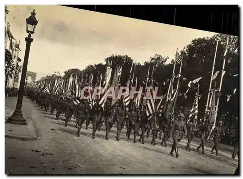 Cartes postales Apotheose des poilus vainqueurs Fetes de la Victoire 14 juillet 1919 Le defile Militaria