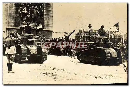 Cartes postales Paris Arc de TRiomphe Tank Char d&#39assaut Militaria