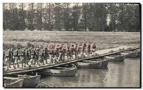 Ansichtskarte AK Pont De Bateaux Militaria