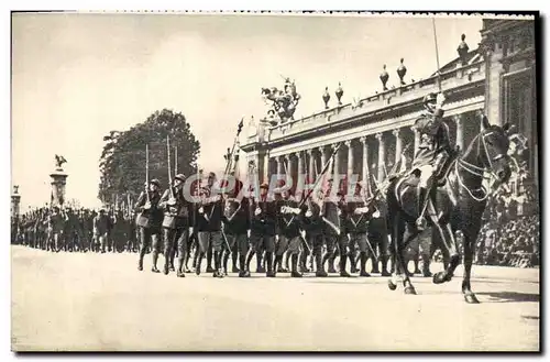 Ansichtskarte AK Defile Devant Le Grand Palais Militaria Paris