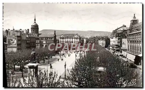 Cartes postales moderne Clermont Ferrand Place de Jaude Monument du General Desaix Eglise St Pierre des Minimes Lion noi