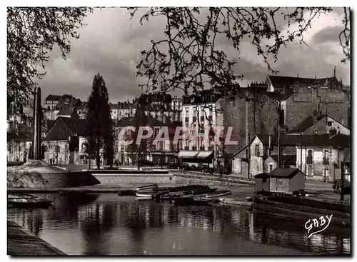 Cartes postales moderne Nantes La riviere l&#39Erdre et le Monument erige a la memoire des cinquante otages fusilles par