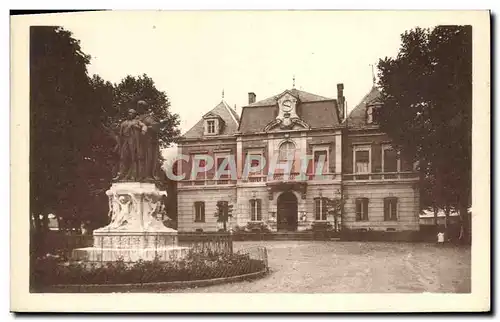 Ansichtskarte AK Nolay Hotel de Ville et Statue Sadi Carnot