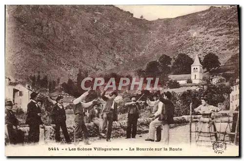 Ansichtskarte AK Les Scenes Villageoises La Bourree Sur La Route Auvergne Folklore Violon