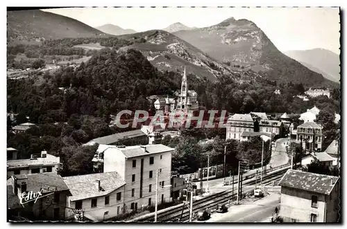 Cartes postales moderne Lourdes Vue sur la basilique et la route de Pau