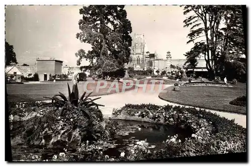 Moderne Karte Avranches Bassin du Jardin des Plantes et la cathedrale