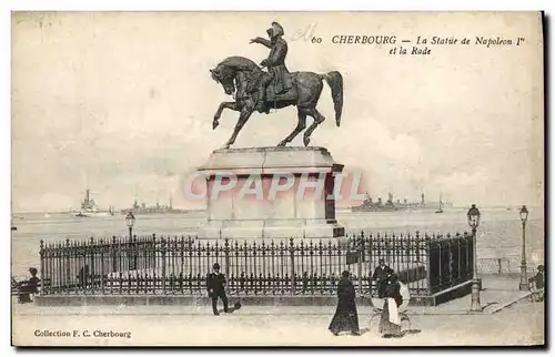 Ansichtskarte AK Cherbourg La Statue de Napoleon 1er et la rade Bateaux