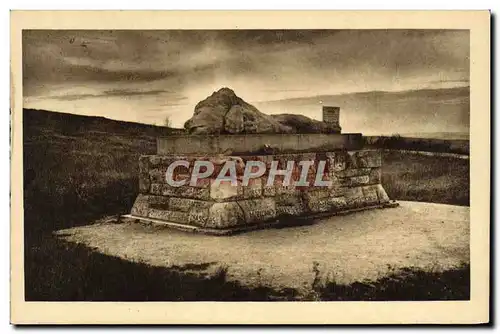 Cartes postales Monument eleve au Carrefour Saint Fine Militaria