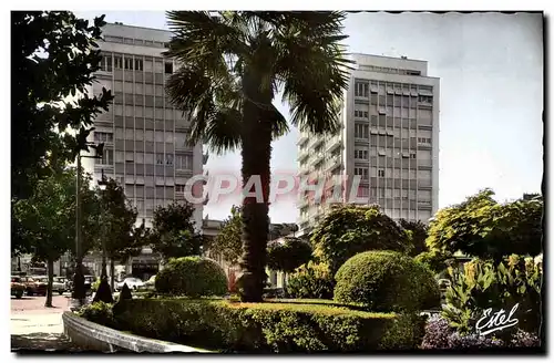 Cartes postales moderne Pau Vue la Place Clemenceau et le Palais des Pyrenees