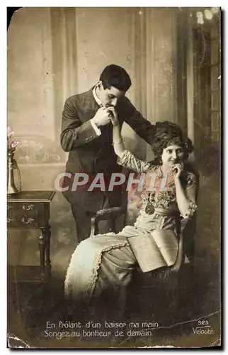 Cartes postales En Frolant d&#39un Baiser ma Main Femme