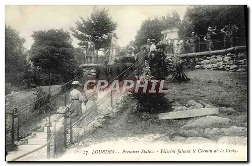 Cartes postales Lourdes Premiere Station Pelerins Faisant le Chemin de la Croix