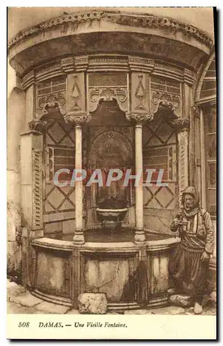 Cartes postales Damas Une Vieille Fontaine