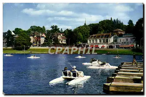 Cartes postales moderne Station thermale de Bagnols de l&#39Orne Le lac et el casino des thermes Pedalo