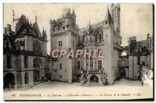 Cartes postales Pierrefonds le chateau L&#39Escalier d&#39honneur Le donjon et la chapelle