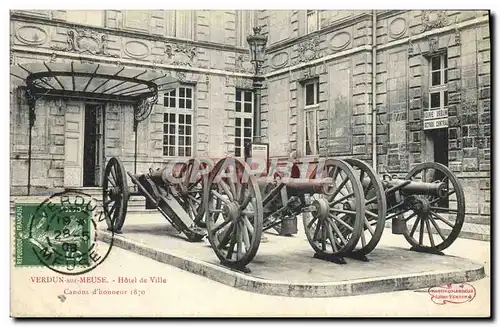 Cartes postales Verdun sur Meuse Hotel de Ville Canons d'honneur Militaria