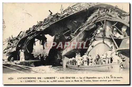 Cartes postales Bateau Guerre Catastrophe du Liberte les epaves