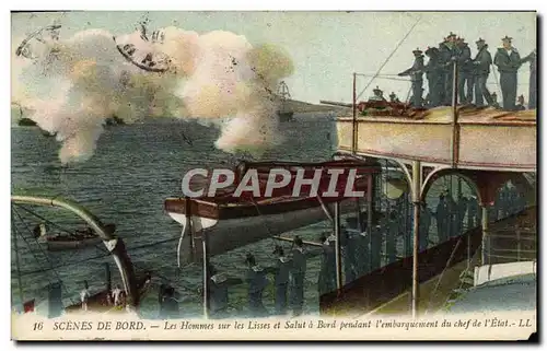 Cartes postales Bateau Guerre Scenes de bord Les hommes sur les Lisses et salut a bord pendant l'embarquement
