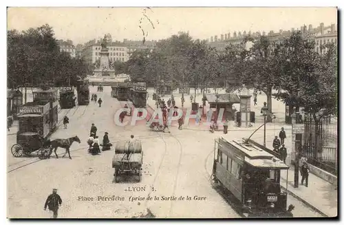 Ansichtskarte AK Tramway Train Lyon place Perrache prise de la sortie de la gare