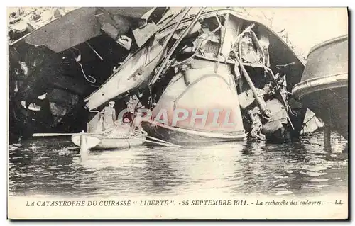 Ansichtskarte AK Bateau Guerre Catastrophe du cuirasse Liberte 25 septembre 1911 Toulon La recherche des cadavres