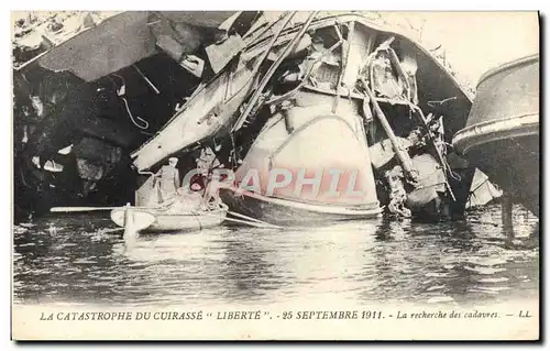 Cartes postales Bateau Guerre Catastrophe du cuirasse Liberte 25 septembre 1911 Toulon La recherche des cadavres