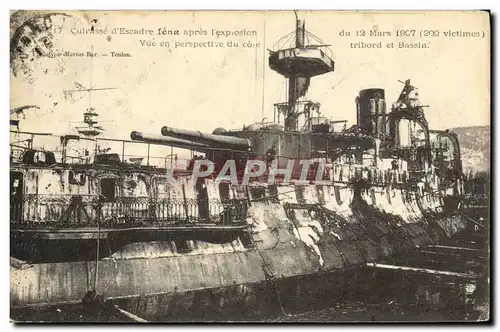 Cartes postales Bateau Guerre Catastrophe du Iena apres l'explosion Vue en perspective du cote tribord et bas