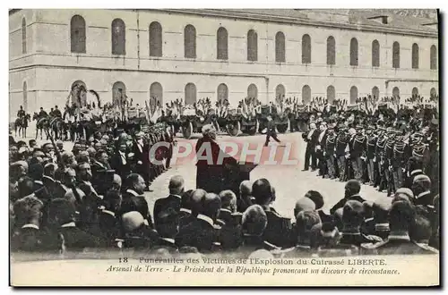 Ansichtskarte AK Bateau Guerre Funerailles des victimes de l&#39explosion du cuirasse Liberte Arsenal de terre Pr