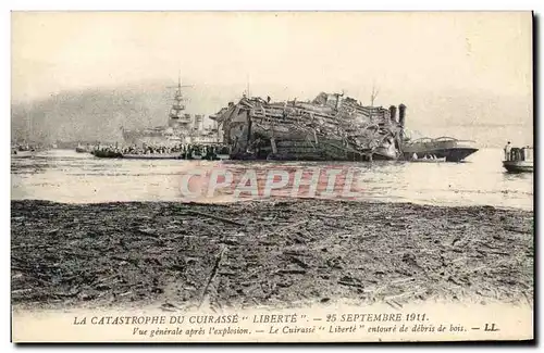 Cartes postales Bateau Guerre Catastrophe du Cuirasse Liberte Vue generale apres l'explosion
