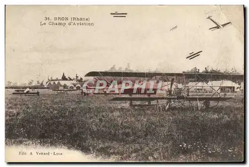 Cartes postales Aviation Avion Bron Le champ d&#39aviation